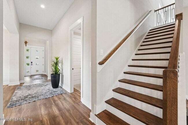 Building Photo - Enjoy the best of Jacksonville living.
