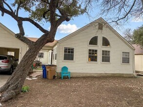Building Photo - 8811 Pineridge Dr