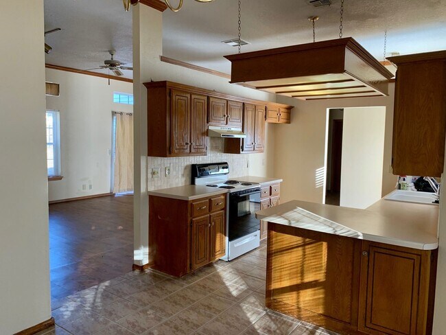 Building Photo - 3 br, 2 bath House - 3421 Grassland Drive