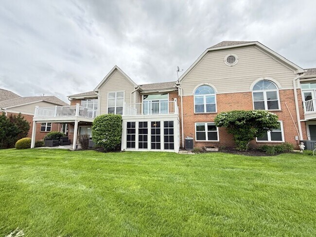 Building Photo - Triple Crown 2 bed 2 1/2 bath