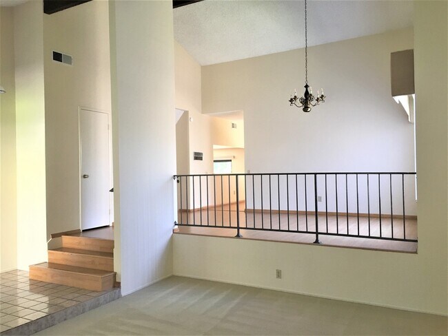 Building Photo - 648 Scottsbluff Dr