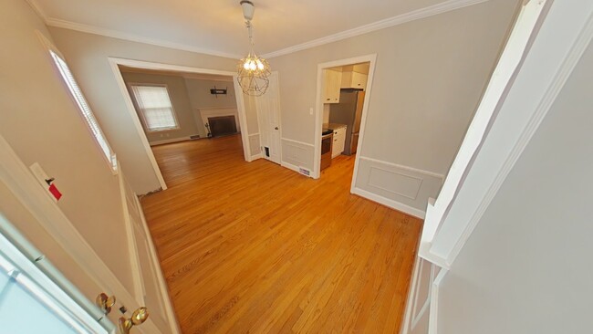 Foto del edificio - "2-Bed Grosse Pointe Woods Gem with Granit...