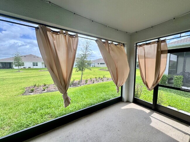Building Photo - "WoodCreek Charming 3-Bed, 2-Bath Home with Granite Countertops and Screen in back porch on Bendi...