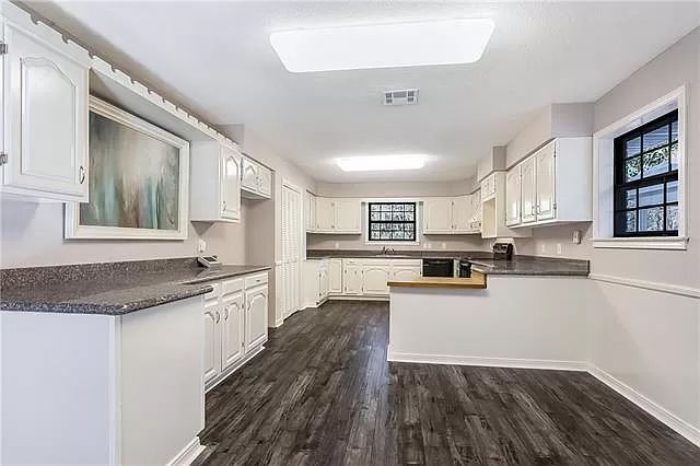 Building Photo - 3 bedroom 2 bath home with large bonus room