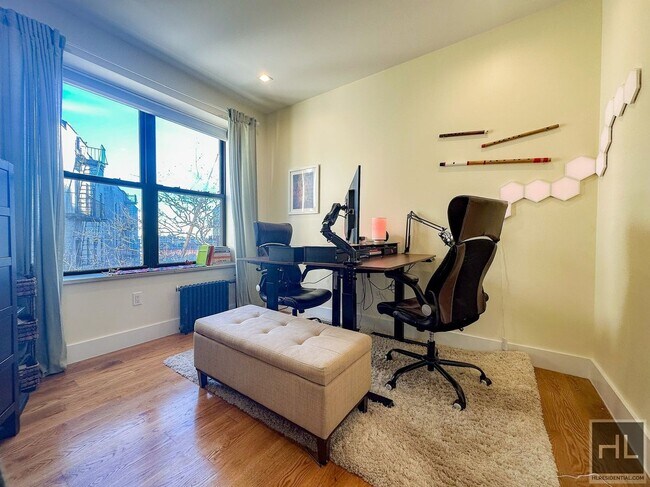 Foto del edificio - LUXURY TOP FLOOR 2bed 2bath ACROSS FROM BO...