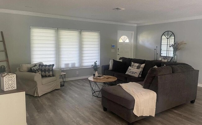 Building Photo - 3712 Lowson Blvd