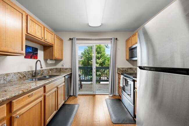 Foto del edificio - 2 Bed / 2 Bath Bridge-Level Condo with Ocean View & 2 parking stalls