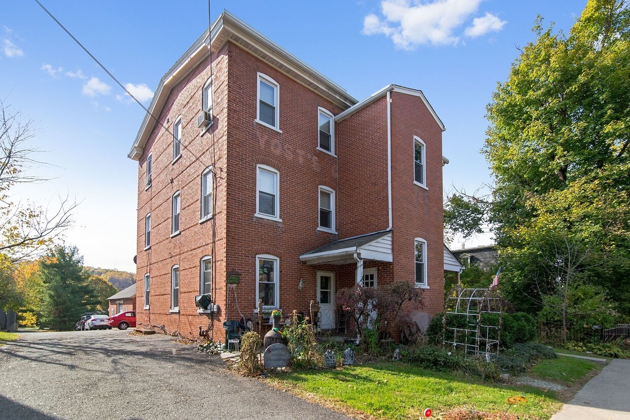 Primary Photo - Main Street Apartments