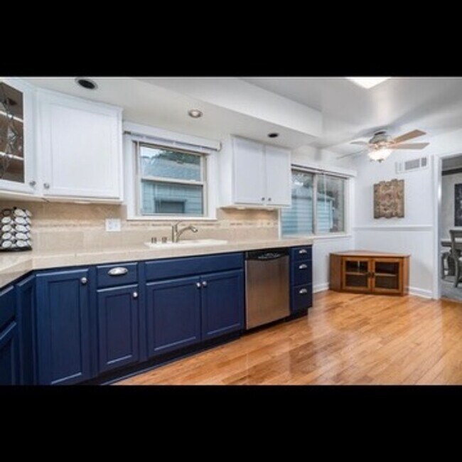 Foto del edificio - Beautiful 3-bedroom single family home jus...