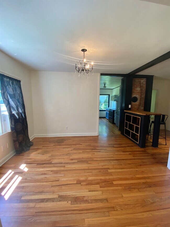 Foto del edificio - 1018 Central St