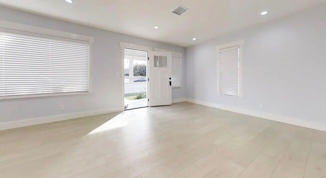 Photo - Adorable 3 bedroom in near Old Town Orange House