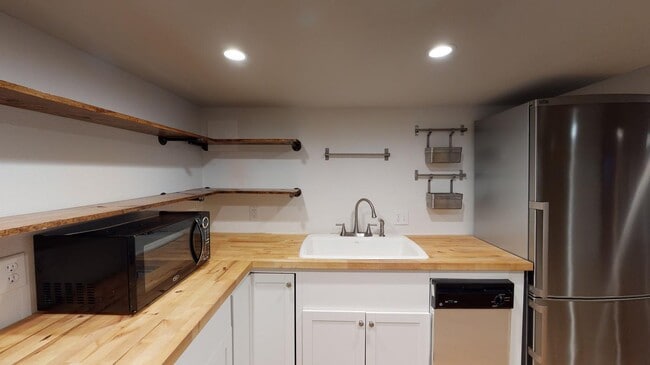 Building Photo - Bright South Park Hill basement apartment by William H McNichols Park