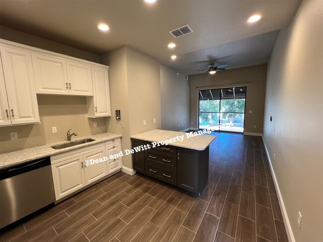 Building Photo - 2 Bed/2 Bath