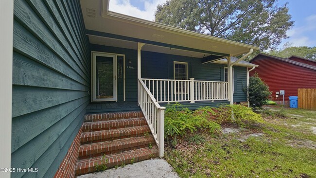 Building Photo - 1306 Willow Springs Dr E