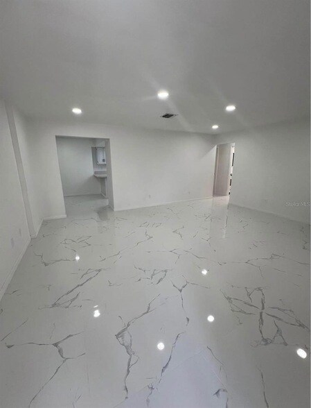 Foto del edificio - 2101 Hibiscus Rd