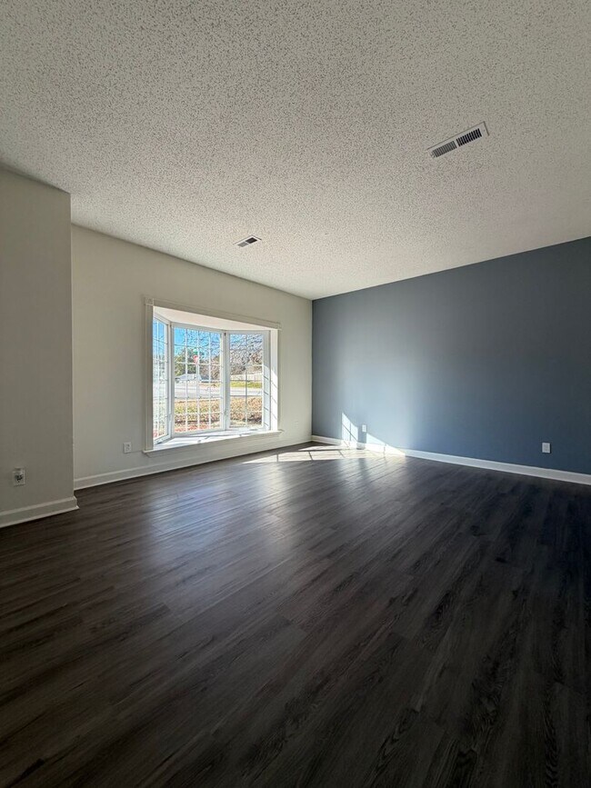 Foto del edificio - 3 bed | 2.5 bath | 2,630 sq ft