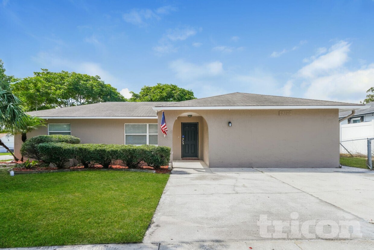 Primary Photo - 6320 Moog Rd