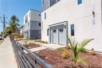 Building Photo - 1429 S New Hampshire Ave