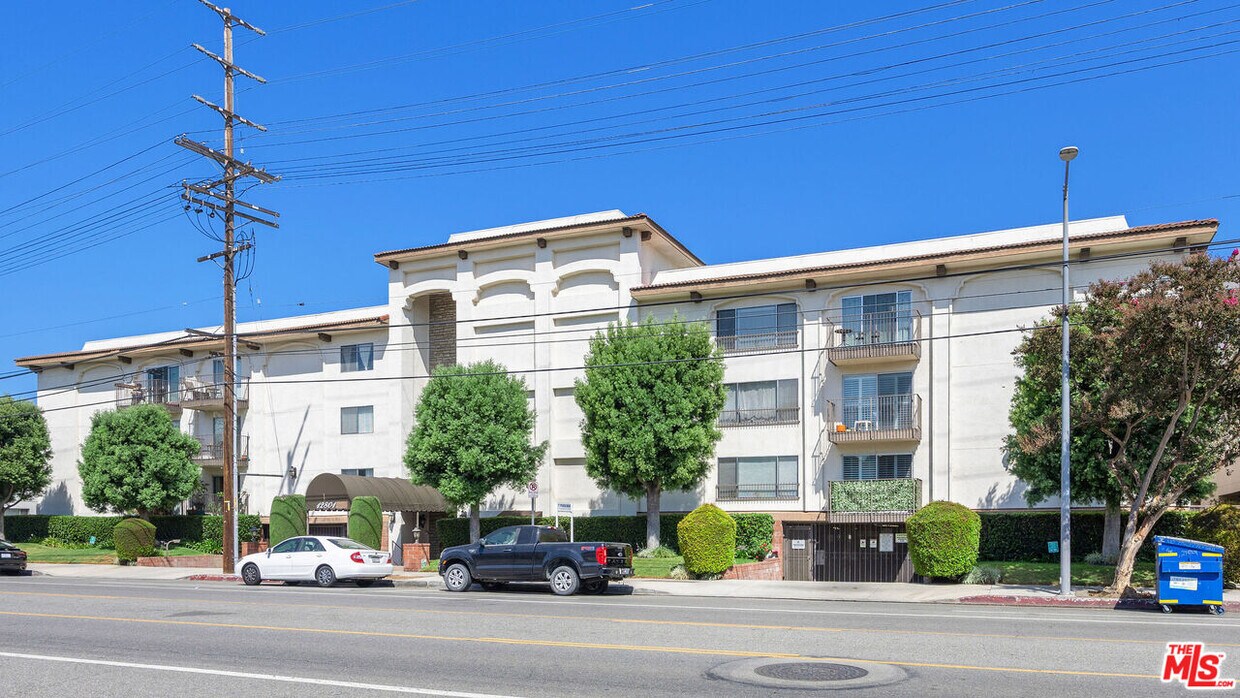 Primary Photo - 12801 Moorpark St