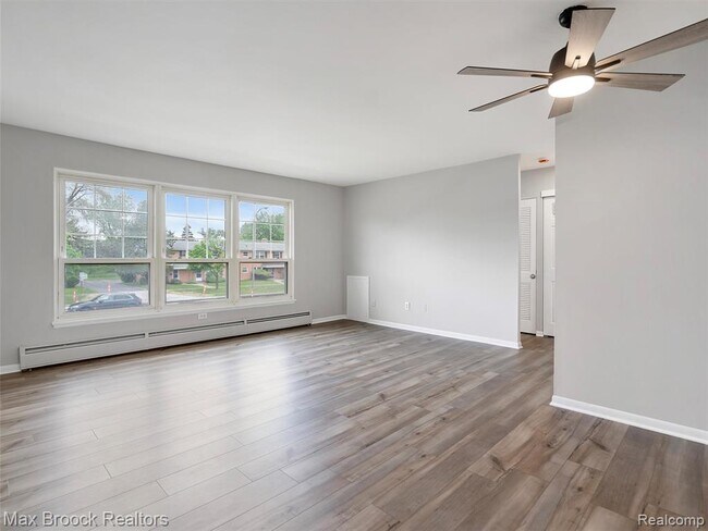 Foto del edificio - 2717 W 13 Mile Rd