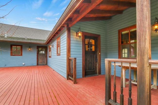 Building Photo - 521 Redmond-Fall City Rd SE