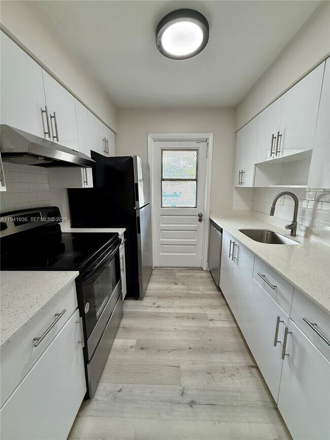 Foto del edificio - 921 SW 74th Terrace