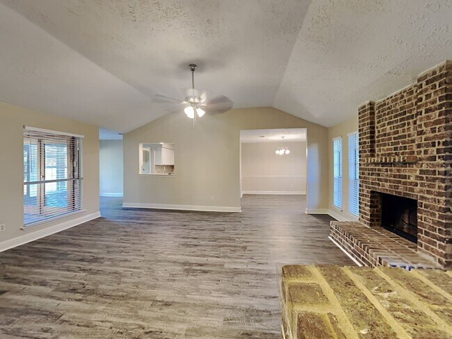 Foto del edificio - 1312 Bayou Oak Dr