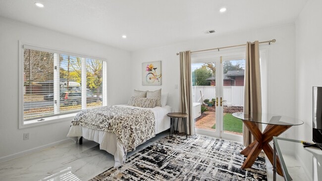 Foto del edificio - 1819 Cedar St