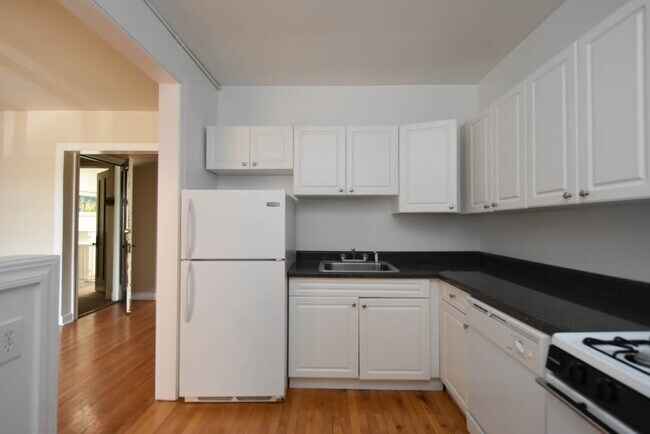 Building Photo - 347 Park Ave