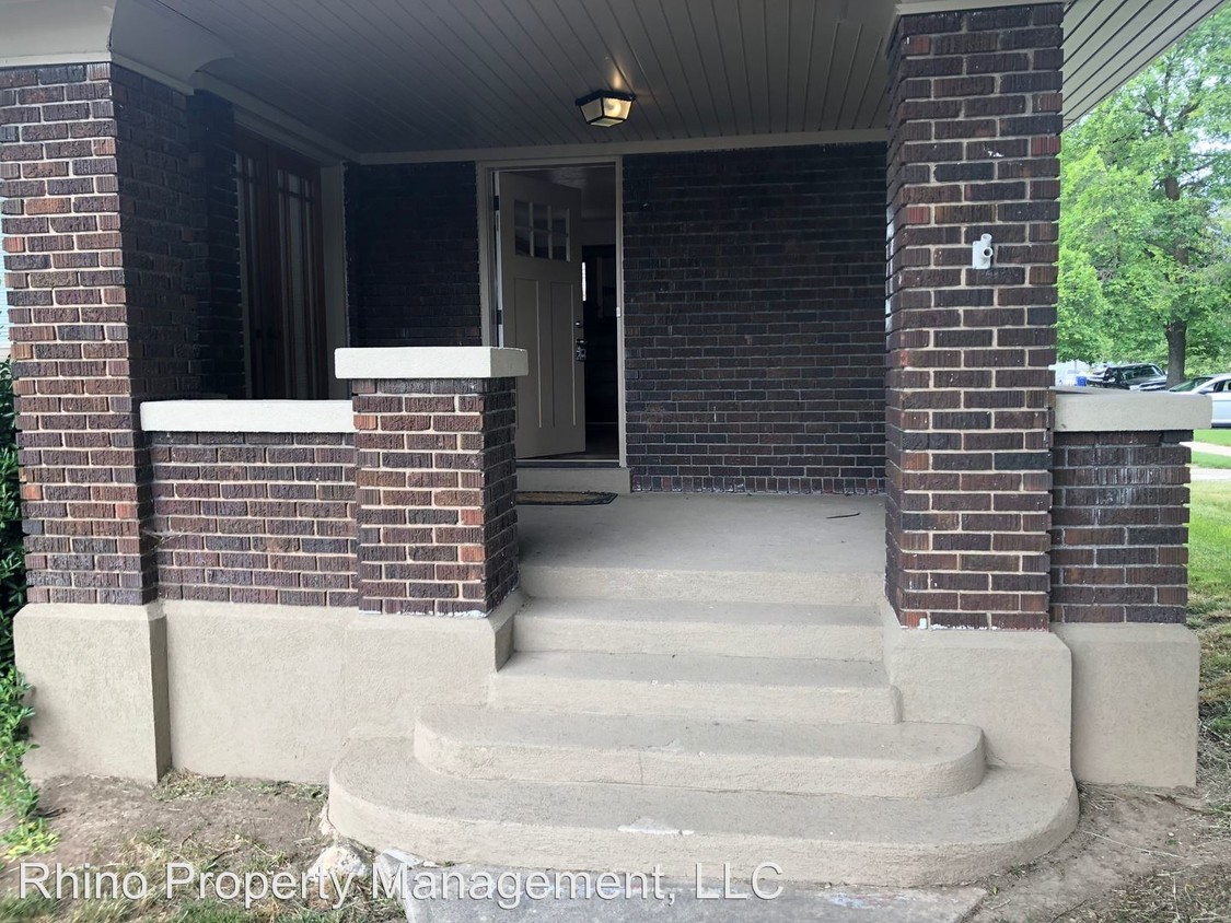 Primary Photo - 2885 Van Buren Ave