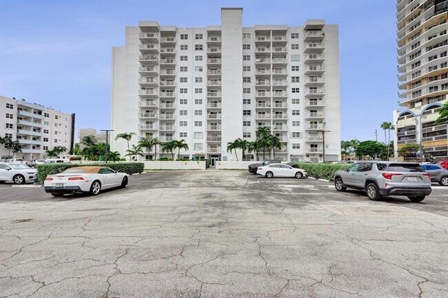 Building Photo - 200 S Birch Rd