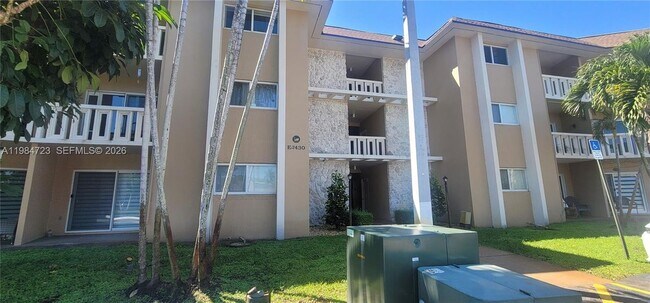 Foto del edificio - 7430 Miami Lakes Dr