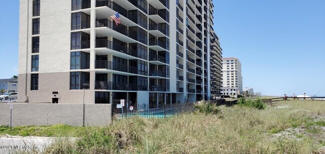 Foto del edificio - 1301 First St