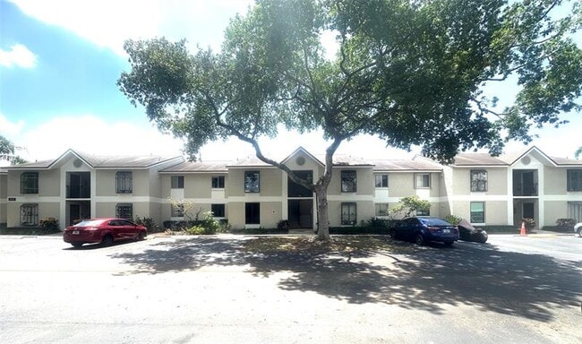 Foto del edificio - 717 Gardens Dr