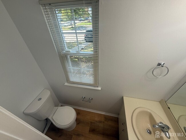 Building Photo - 425 Northam Dr