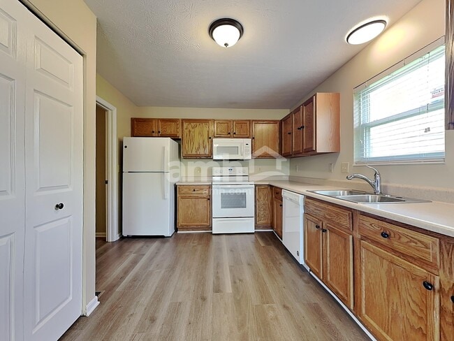 Foto del edificio - 200 Hedgington Ct