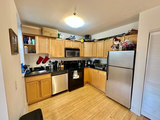 Building Photo - Great 2 bed 1 bath in Eckington/Bloomingda...