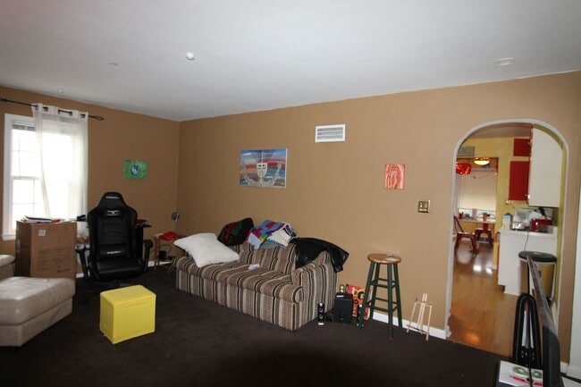 Building Photo - In-Unit Washer and Dryer