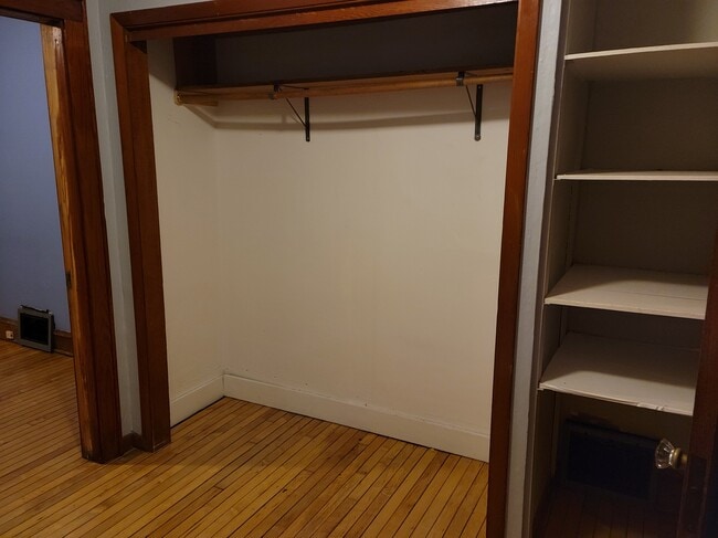 Foto del edificio - 2064 S 71st St