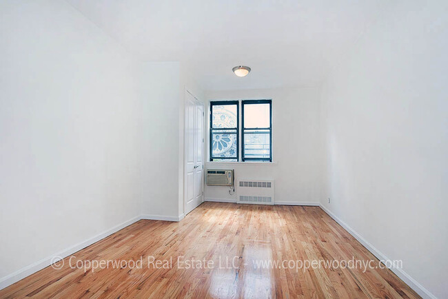 Building Photo - 405 E 87th St