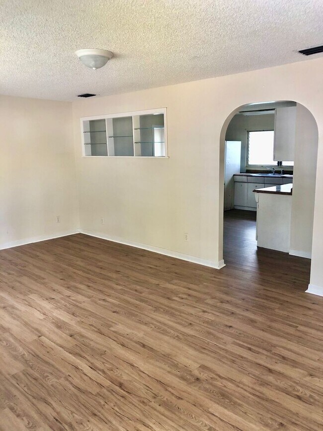 Foto del edificio - Beautiful 5BR/1BA Zephyrhills Home w/Brand...