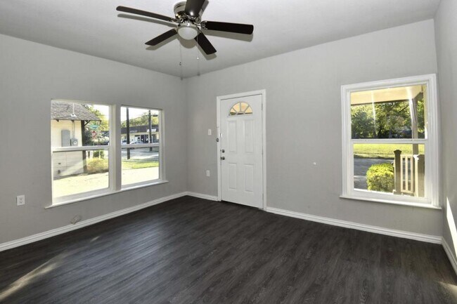 Foto del edificio - 814 N Kentucky St