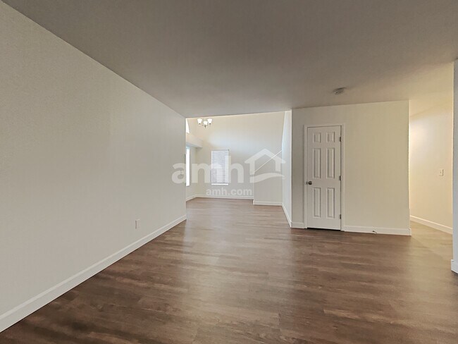 Foto del edificio - 5828 Wood Petal St