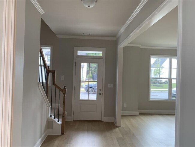 Foto del edificio - 5192 Parkwood Dr