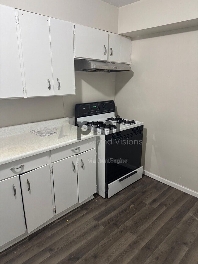 Building Photo - 309 E Garfield Ave