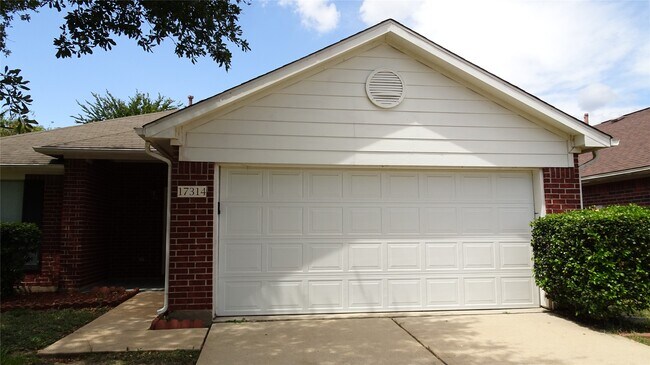 Foto del edificio - 17314 Glenmorris Dr