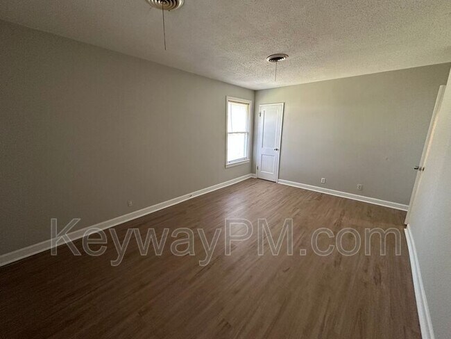 Foto del edificio - 3018 Acorn Rd