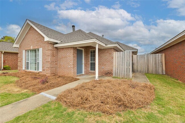 Foto del edificio - 1703 Pebble Creek Dr