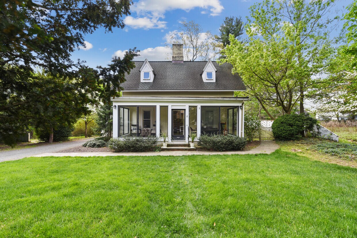 8 Franklin Pl, Summit, NJ 07901 House for Rent in Summit, NJ