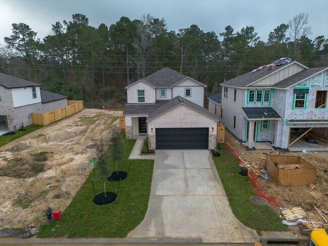 Foto del edificio - 8015 Heroes Hall Dr